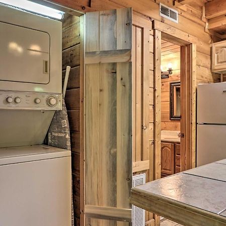 Cabin With Hot Tub And Deck, 3 Mi To Pigeon Forge Sevierville Eksteriør billede