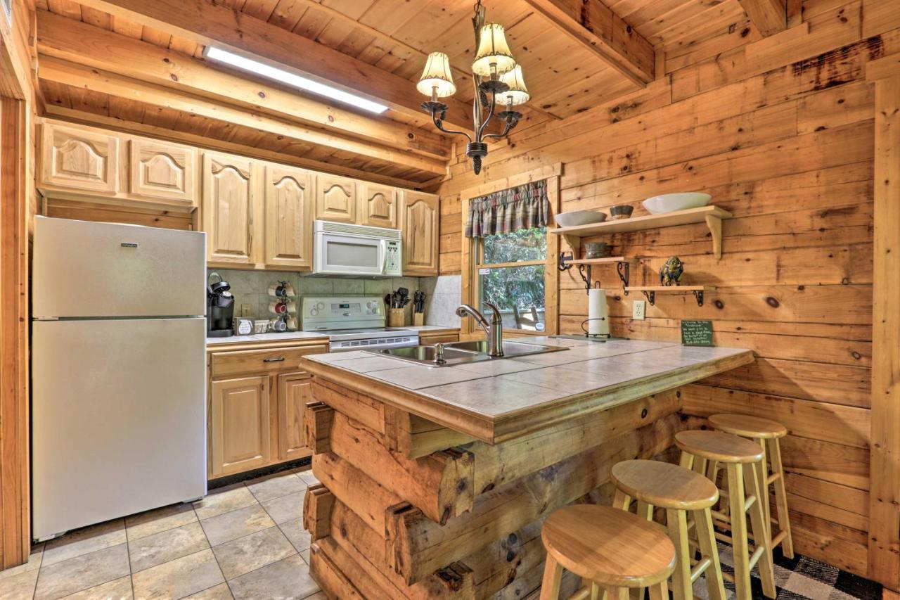Cabin With Hot Tub And Deck, 3 Mi To Pigeon Forge Sevierville Eksteriør billede