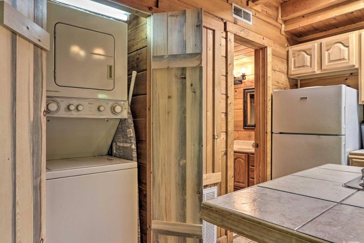 Cabin With Hot Tub And Deck, 3 Mi To Pigeon Forge Sevierville Eksteriør billede
