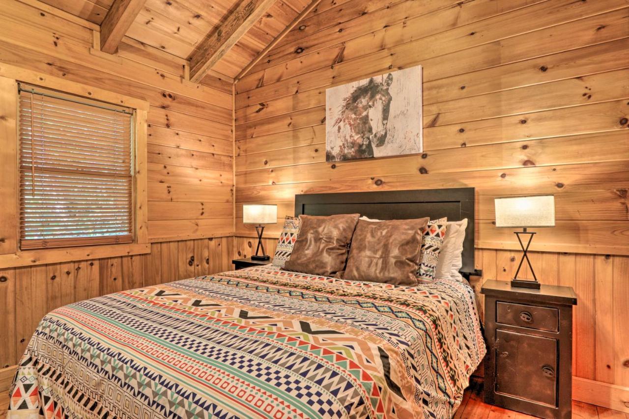 Cabin With Hot Tub And Deck, 3 Mi To Pigeon Forge Sevierville Eksteriør billede