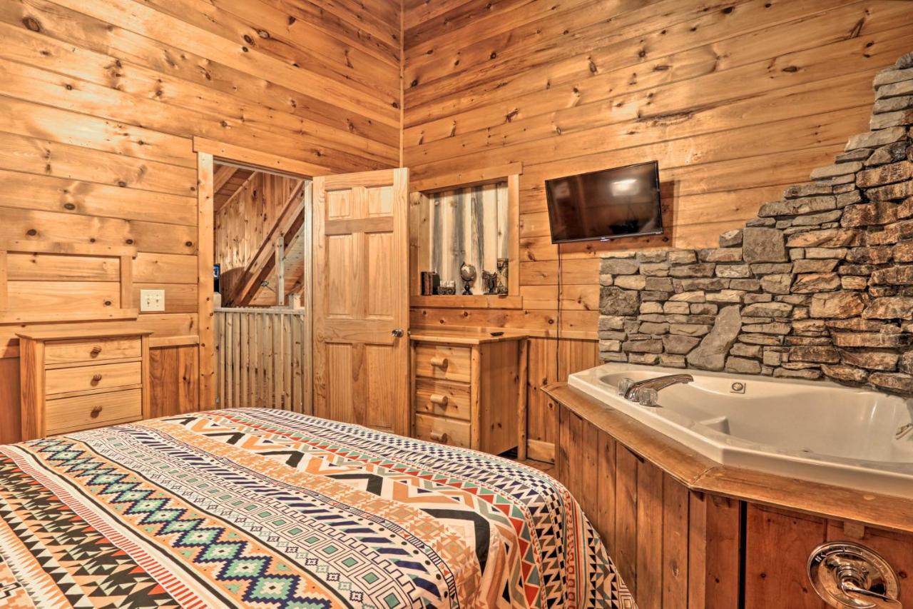 Cabin With Hot Tub And Deck, 3 Mi To Pigeon Forge Sevierville Eksteriør billede